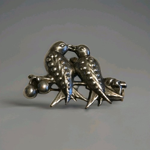 Broche hirondelle des - broche, années