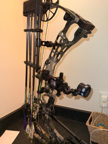 Hoyt alpha compound bow - alpha,