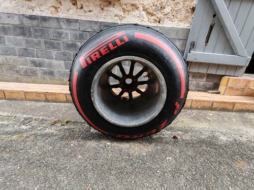 Roue formule 1 ferrari - ,