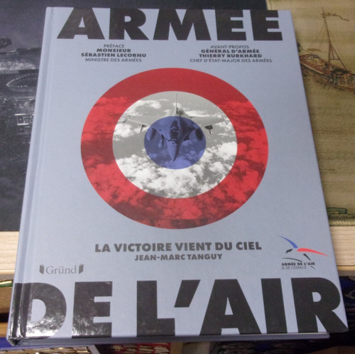 Beau livre armée - livre, "armée