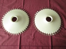 abat-jour en opaline blanc dentelés anciens