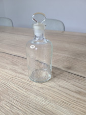 Ancienne bouteille,  flacon d apothicaire en verre. Alcool de menthe de Ricqles.