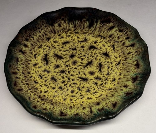 Petite assiette plate - plate, signée