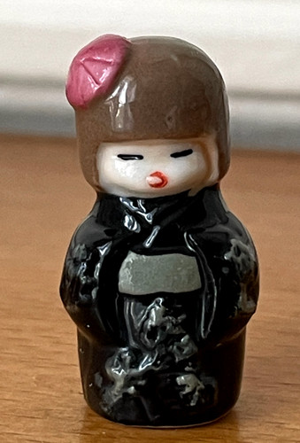 Fève poupée japonaise - poupée, porte