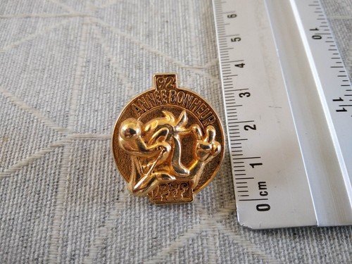 Vintage pins pif - pif, et