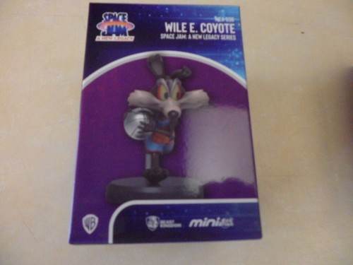 Wile coyote figurines space - coyote,