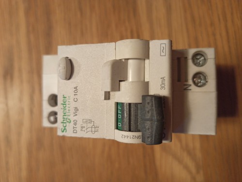 Disjoncteur schneider dt40 - disjoncteur,