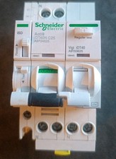 Disjoncteur schneider 25a 300