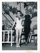 Fillette c. 1950 - Danseuse