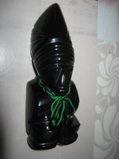 petite statuette en obsidienne