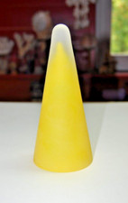 Cône en opaline granitée jaune pour bouquetière