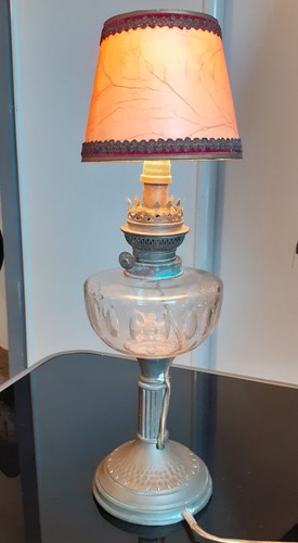 Ancienne lampe pétrole en - à,