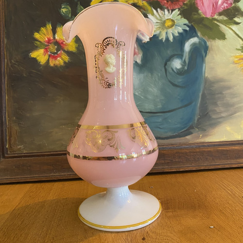 Grand vase opaline rose - , camée