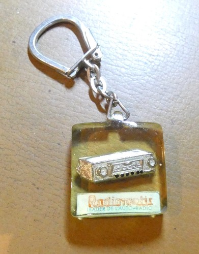 Ancien porte clé - , inclusion