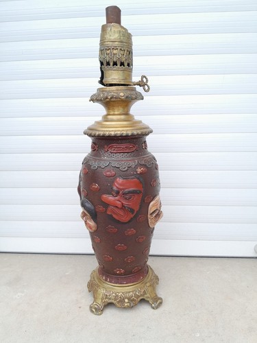 Ancienne grande lampe - grande, à