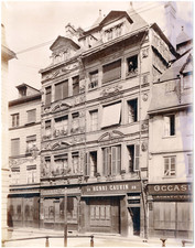 France, Rouen, façade d'un magasin, ornements, sculptures, gargouilles  vin
