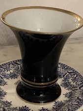 Joli Petit Vase Évasé En Porcelaine Bleue/Bavière ?