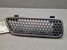 Grille calandre avant droite - ,