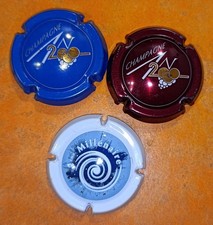 Da2) Un Lot De 3 capsules