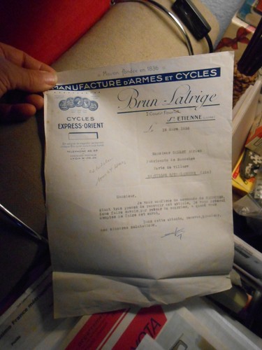 Ancienne facture papier - facture, a