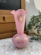 Vase Ancien en Verre Rose Opalin Style Romantique Décor Doré et Camée Vintage