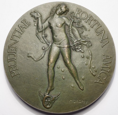 Belle medaille credit - belle,