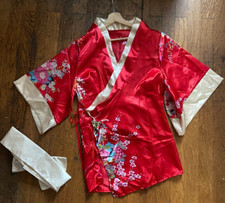 kimono rouge avec motif floral  taille M