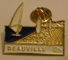 DEAUVILLE WINDSURF SURF WIND BOARD WINDSURFING vintage pin badge X9Z