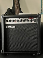 Guitare électrique noir et blanche Yamaha EG112C avec Amplificateur GA-15