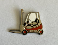 36 -  Pin's FENWICK - ELEVATEUR DE CHARGE