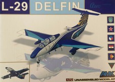 L-29 DELFIN (5 Décos)  AMK 1/72 PLASTIC KIT