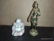 Bouddha Souriant et une statue de déesse indienne en métal