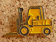 pin's pins badge automobile.  tracteur. CHARIOT ELEVATEUR