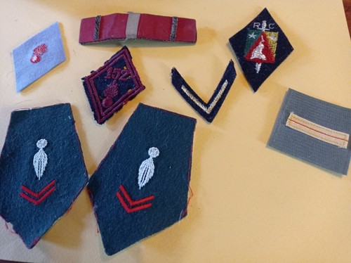 Lot insignes écussons - et,