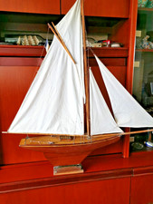 VOILIER de BASSIN ,  coque 60 cm