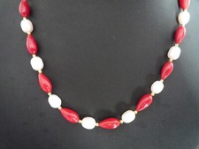 JOLI COLLIER PERLES EAU DOUCE BLANC ET PERLES CORAIL ROUGE NEUF