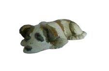 Bibelot. Decoration. Figurine chien couche. Resine. 9,5 x 2 cm