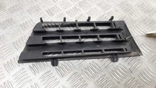 Grille de calandre gauche