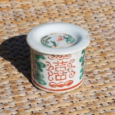 Petite boîte ancienne en