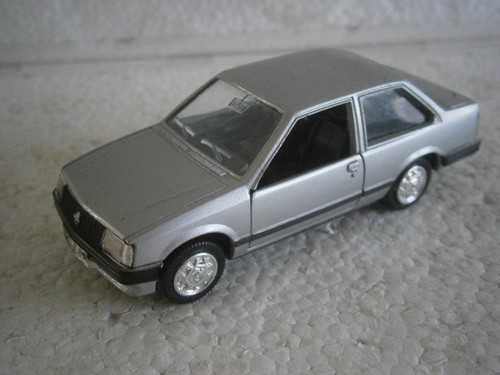 Voiture miniature opel corsa - voiture,