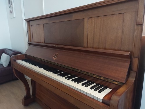 Piano droit lys - lys, maison