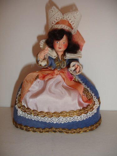 Poupee folklorique régionale