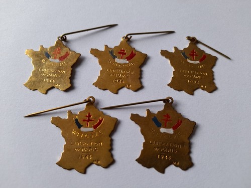Lot insignes broches - insignes,
