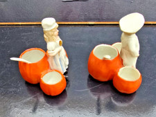 COUPLE CUISINIERS  PORCELAINE MOUTARDIER SALIERE POIVRIERE CONDIMENTS 1920