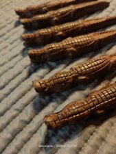 serie de 6 repose couteaux en forme de crocodiles en bois sculpté