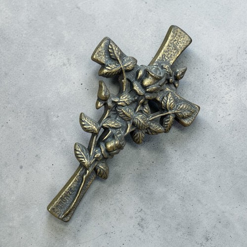 Croix funéraire bronze fleurs