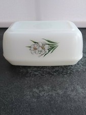 Beurrier en verre opaque avec couvercle en Arcopal vintage TBE 