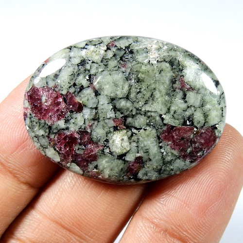 Cabochon forme ovale eudialyte - forme,