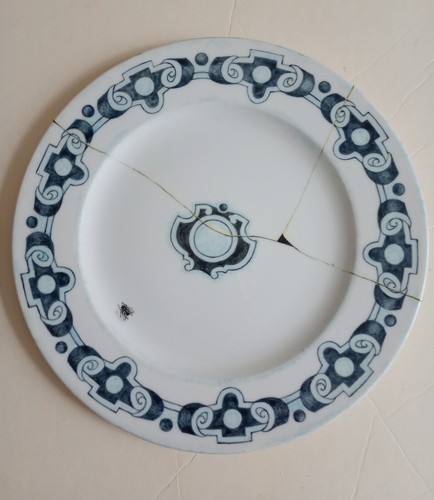 Assiette peinte par - , pierre