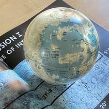 GLOBE LUNAIRE METALLIQUE –